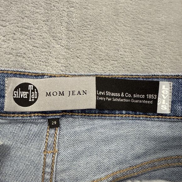 Levi’s SilverTab Women’s 29x26 High Waisted Mom Jeans Blue Medium Wash Tapered L - Picture 5 of 9